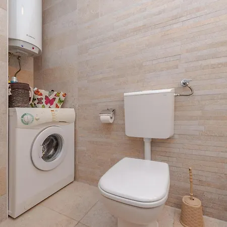 Appartement After Mit Pool In Mandre, Pag