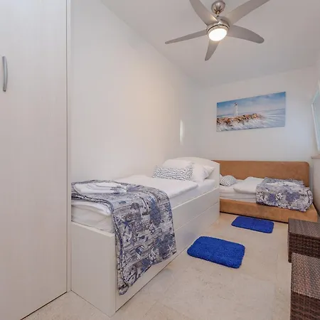 Appartement After Mit Pool In Mandre, Pag Mandre