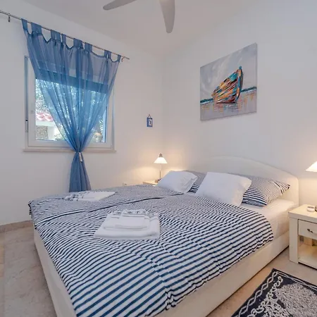 Appartement After Mit Pool In Mandre, Pag