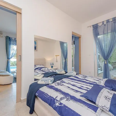 Appartement After Mit Pool In Mandre, Pag *